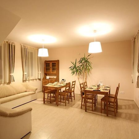 Apartman Gondola Hotel Győr Buitenkant foto