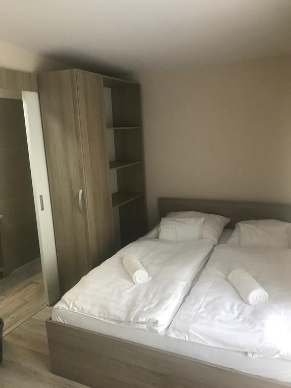 Apartman Gondola Hotel Győr Buitenkant foto